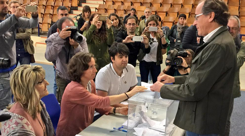 En el País Vasco a mediodía había ejercido su derecho al voto el 15,4 por ciento del millón 714 mil 256 votantes censados.