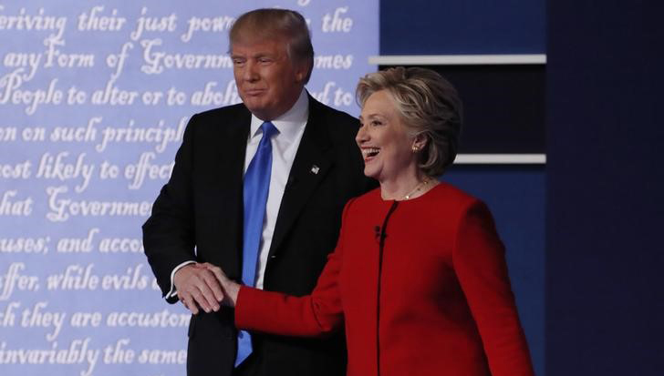 Clinton se vio risueña y segura durante el debate.
