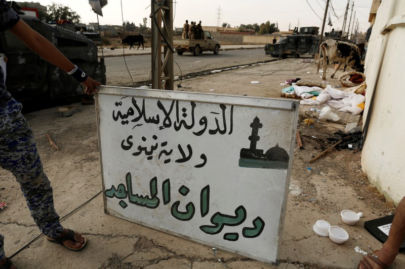 Un cartel del Daesh en las calles de Mosul.