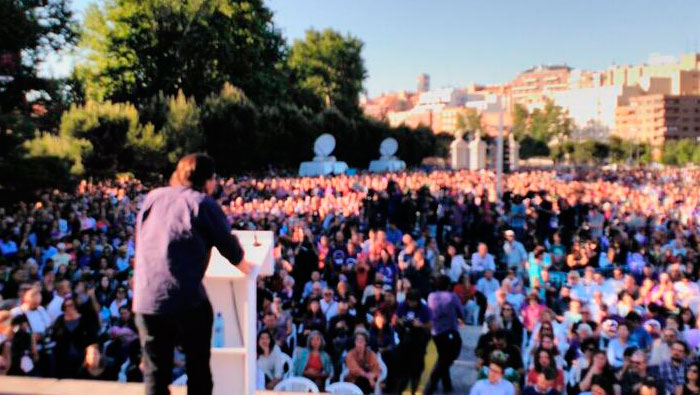 Miles acompañaron el cierre de campaña de Podemos.