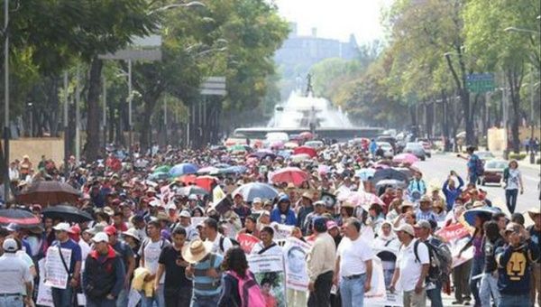 Los mexicanos se movilizan hacia la Reforma