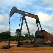 Expertos advierten que recortes en el suministro de la OPEP provocarían incremento del precio del crudo