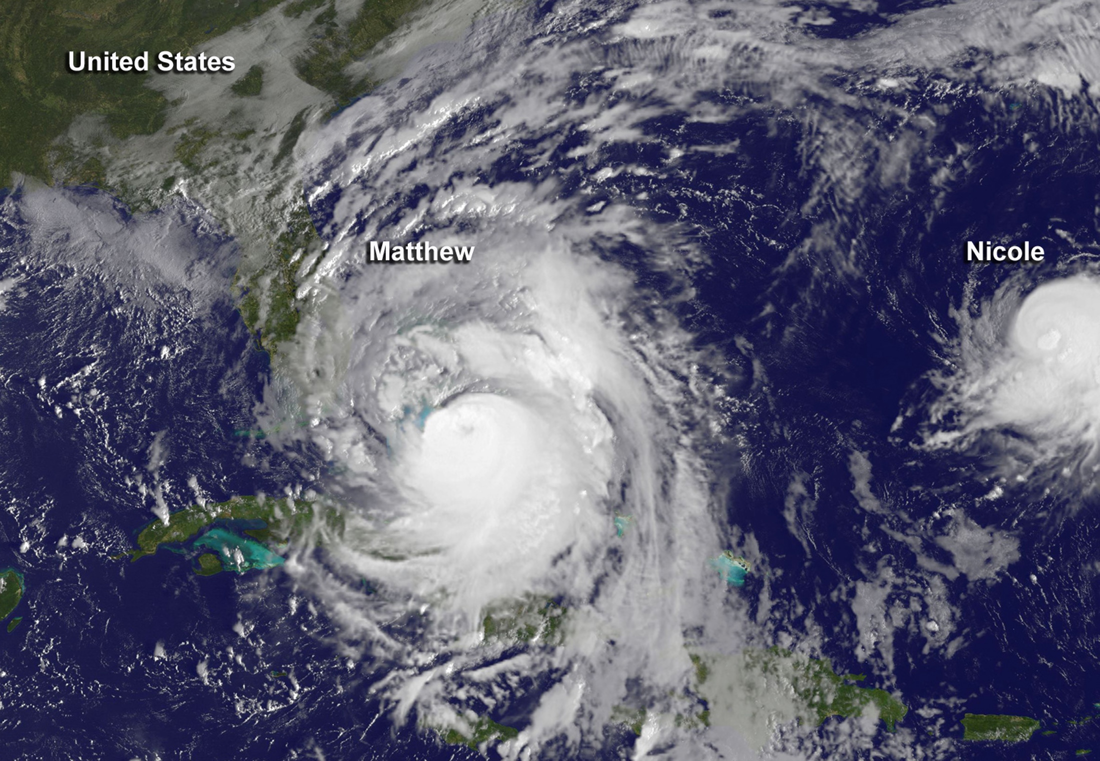 El Centro Nacional de Huracanes en Miami dijo que los vientos sostenidos máximos alcanzaban los 225 kph (140 mph) y pronosticó que conservarían esa fuerza.