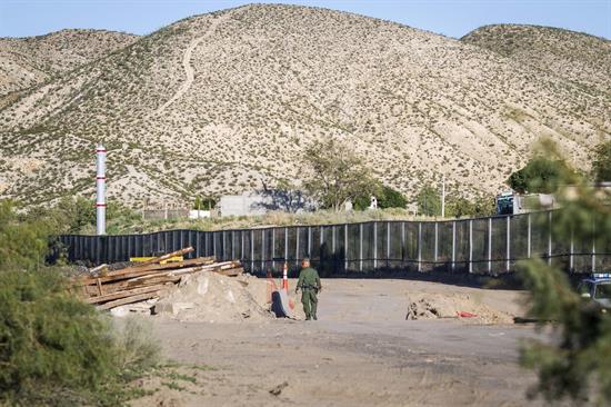 Una patrulla de Estados Unidos vigila la frontera con México frente al Parque de la Amistad, en San Ysidro, California, a principios de este mes.
