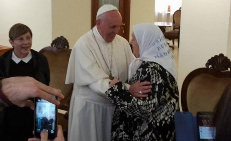 El Papa Francisco recibe a Hebe de Bonafini.