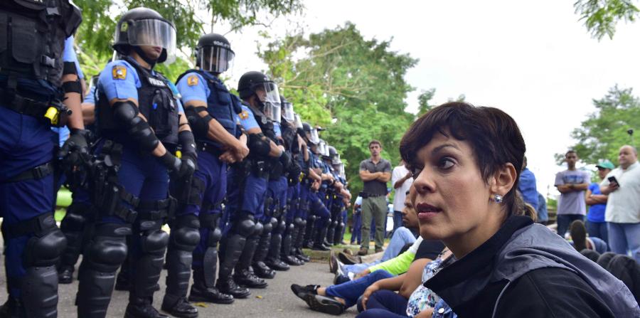 La senadora se encontraba liderando la manifestación en Peñuelas.