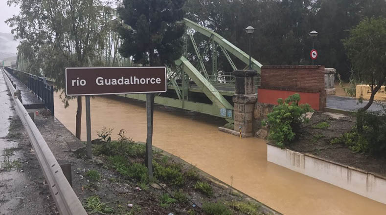 Varios municipios rurales, casas y cultivos resultaron afectados tras el desborde del río Guadalhorce. 
