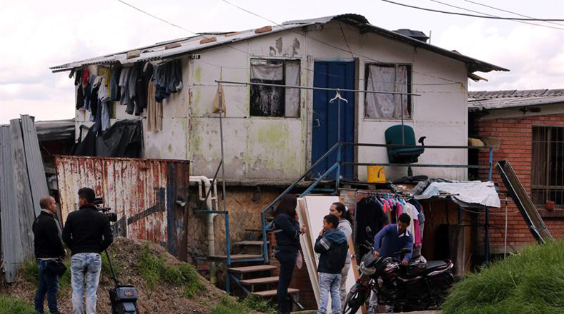 Esta es la vivienda donde vivía Yuliana y de donde fue secuestrada por Uribe, quien conducía una camioneta con la que ya había frecuentado el sector en otras dos oportunidades para intentar hacer lo que consumó este domingo. La casa es del barrio Bosque Calderón, ubicado en la localidad de Chapinero, al norte de Bogotá.