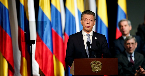 El presidente colombiano reconoció que el alto al fuego es frágil ya que existen más de seis mil personas armadas en todo el país suramericano.