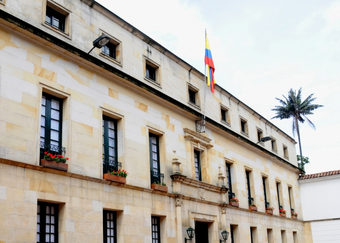 El Ministerio de Relaciones Exteriores de Colombia pidió respetar los derechos del comercio legal.