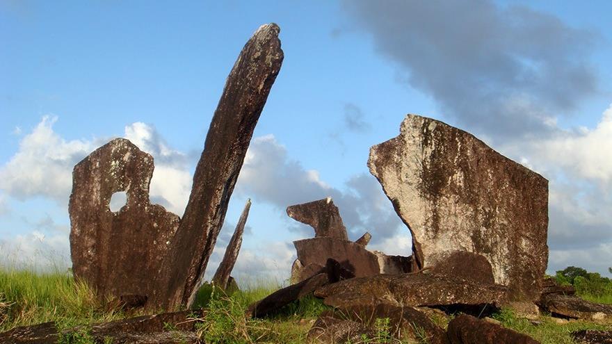 El círculo megalítico por analogía con el famoso monumento prehistórico del Reino Unido se encuentra cerca de la ciudad de Calçoene, en el estado de Amapá en el  norte de Brasil
