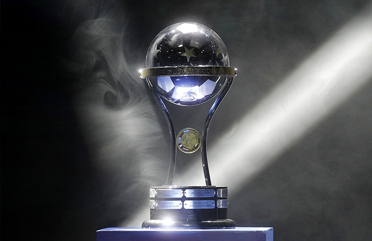 El fútbol club brasileño Chapecoense recibirá este miércoles el trofeo de campeón de la Copa Sudamericana de Fútbol.