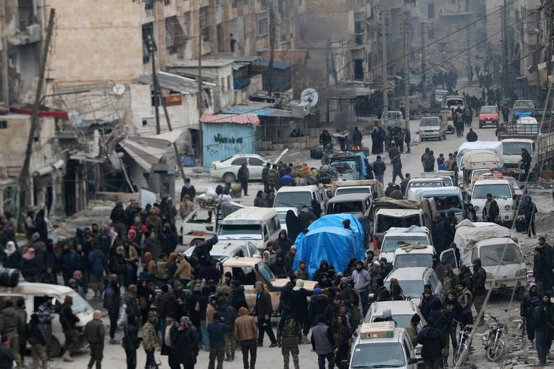 Miles de personas continúan siendo evacuadas de Alepo tras la liberación de la ciudad.