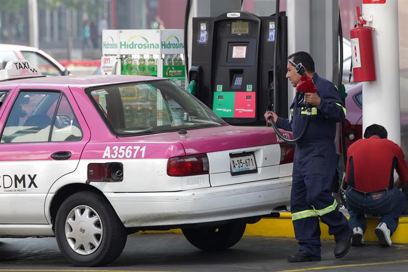 El precio de los combustibles volverá a subir en México, hecho que para los consumidores se trata de un sensible golpe a su economía.