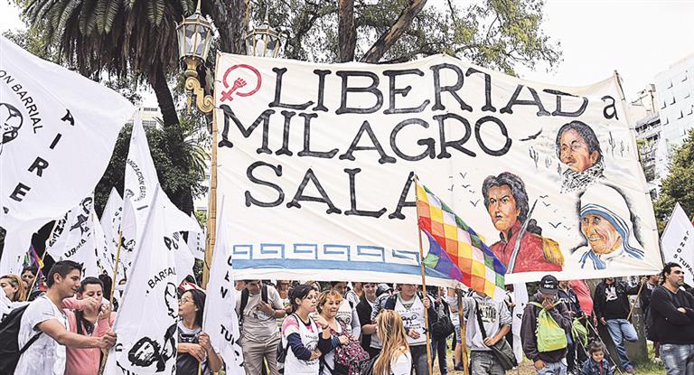 Argentinos demandan la libertad de la luchadora social Milagro Sala.