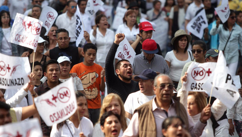 Los mexicanos llevan varios días en protesta ante el aumento.