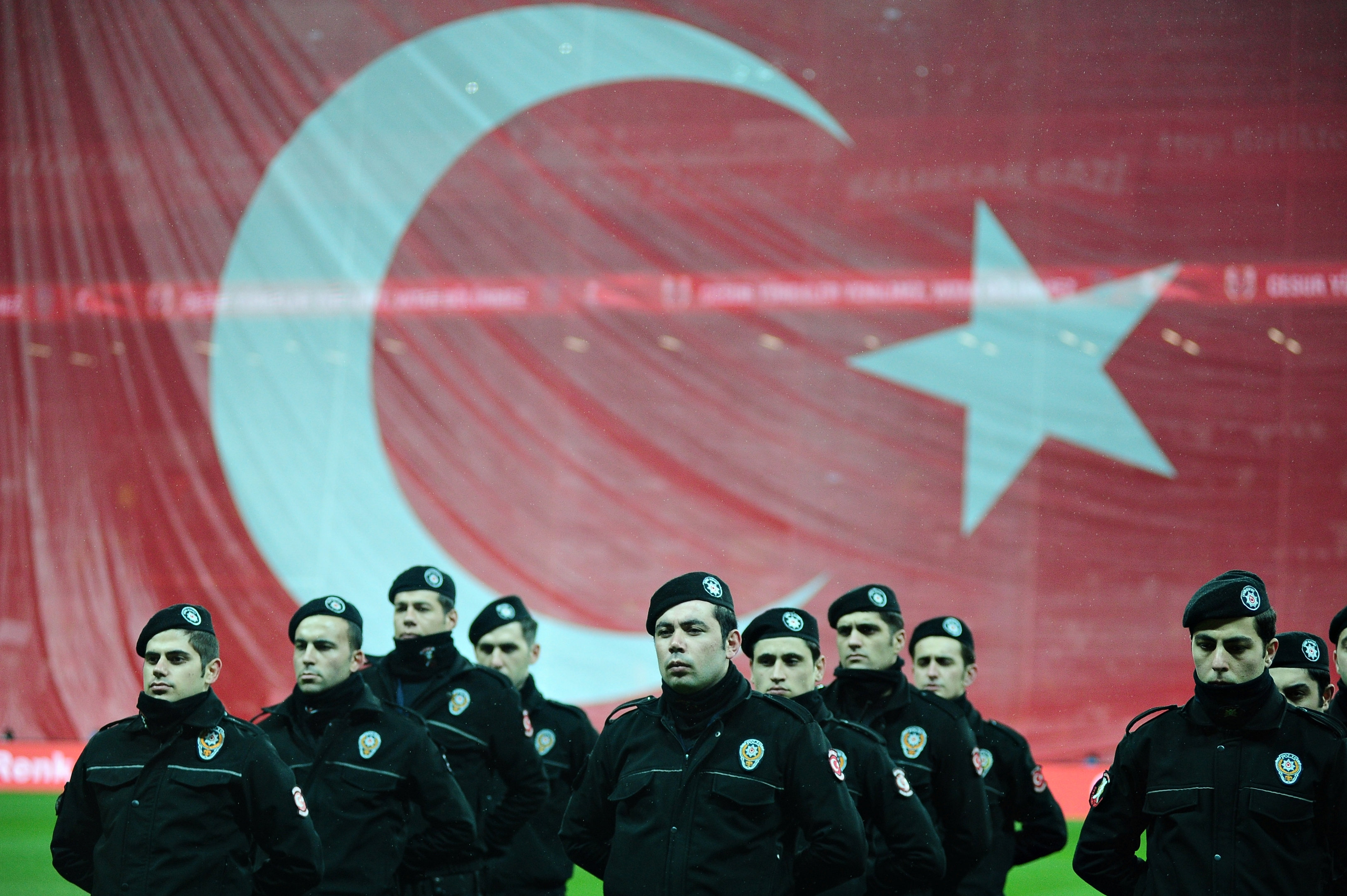 Las fuerzas de seguridad turcas continúan en la búsqueda del tirador.