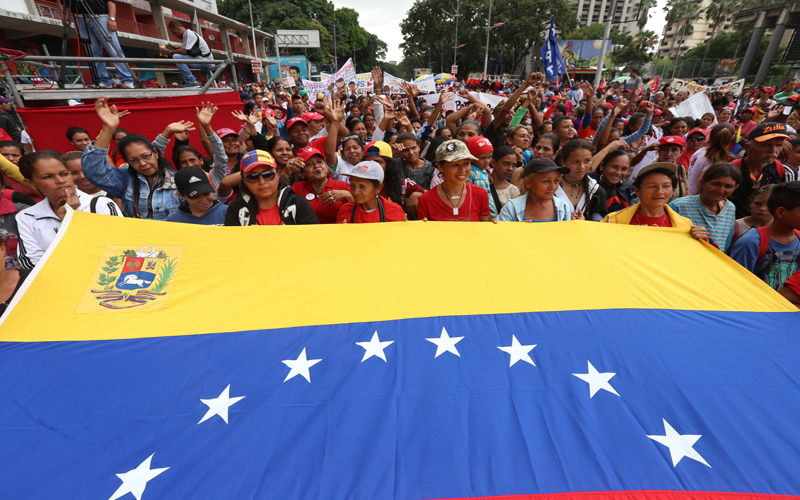 Marcha de mujeres venezolanas a favor del diálogo y la paz.