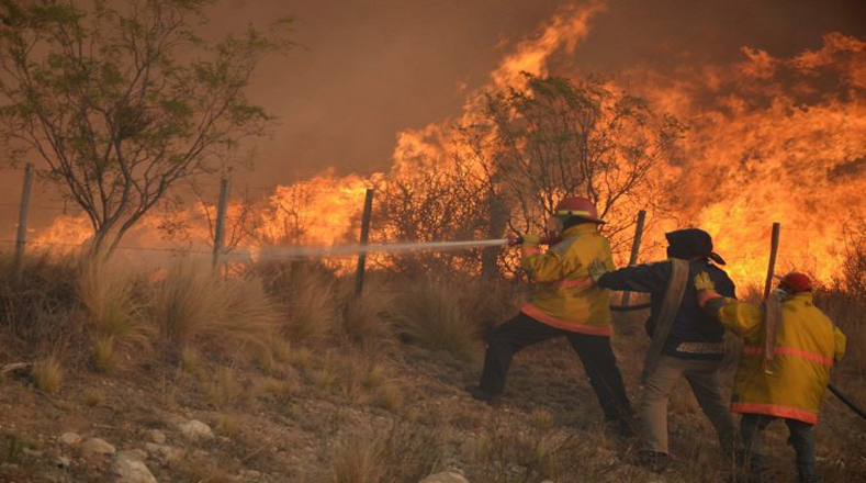 La cartera del ambiente de ese país suramericano solo utilizó durante 2016 la mitad de los recursos asignados para enfrentar los daños en las zonas con incendios. Según datos oficiales, el ente solo ejecutó el 51,46 por ciento de lo aprobado. 