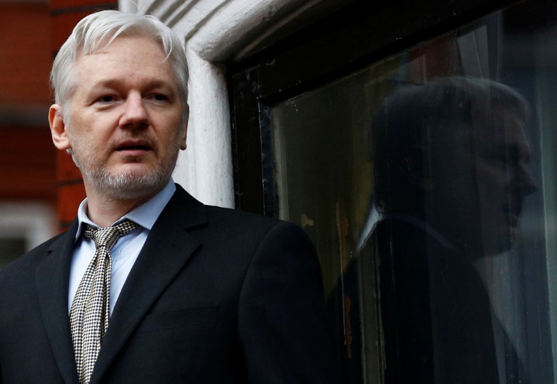 Julian Assange está refugiado en la embajada de Ecuador en Londres, Inglaterra.