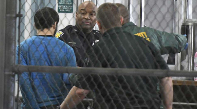 El joven fue detenido tras el ataque en el aeropuerto de Florida.