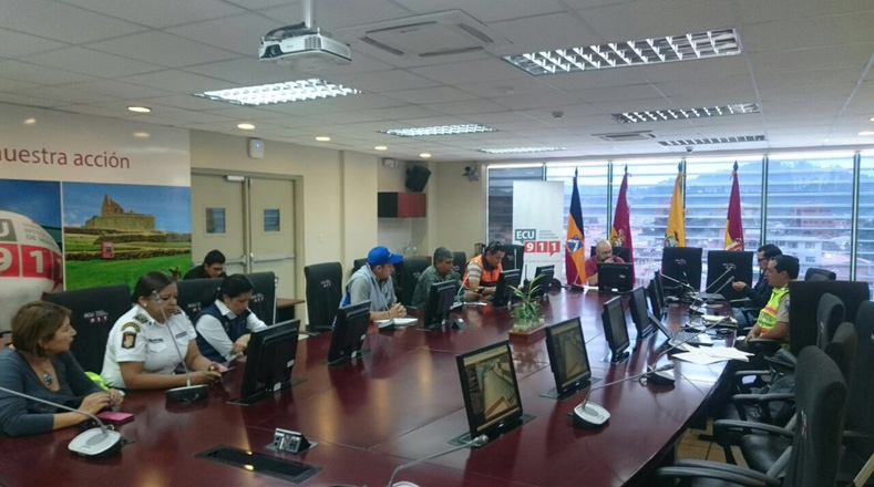 Unas 49 personas de organismos ecuatorianos monitorearon el simulacro desde una mesa de seguridad electoral.