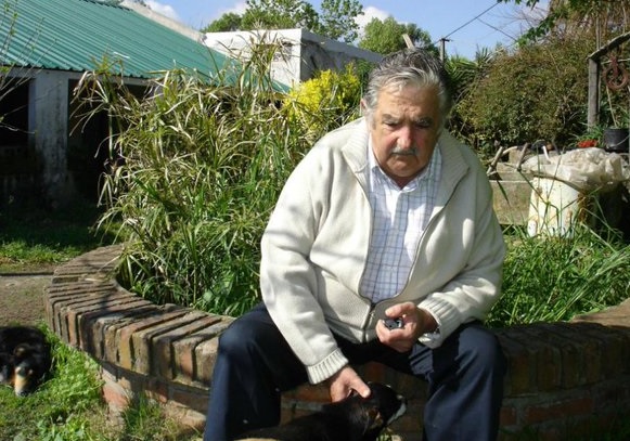 El cineasta serbio Emir Kusturica culmina filmación de película sobre el expresidente uruguayo, José Mujica.