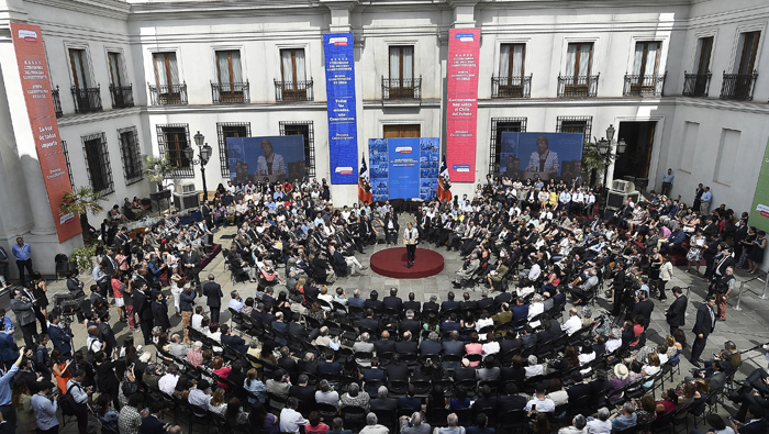 Chilenos entregaron sus propuestas para una nueva constitución.