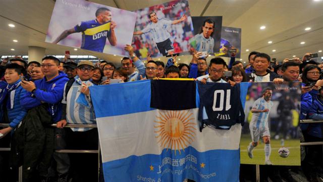 El jugador argentino se despidió de los aficionados del equipo Boca Juniors mediante un vídeo publicado a través de las redes sociales.