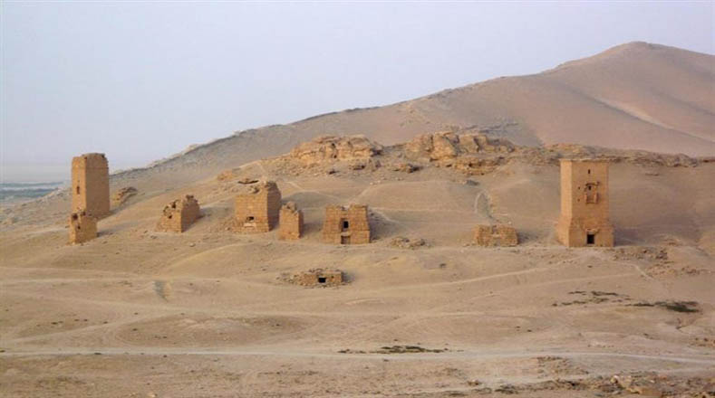 El valle de las tumbas, situado al oeste de las murallas antiguas de la ciudad, también fue víctima de los ataques.