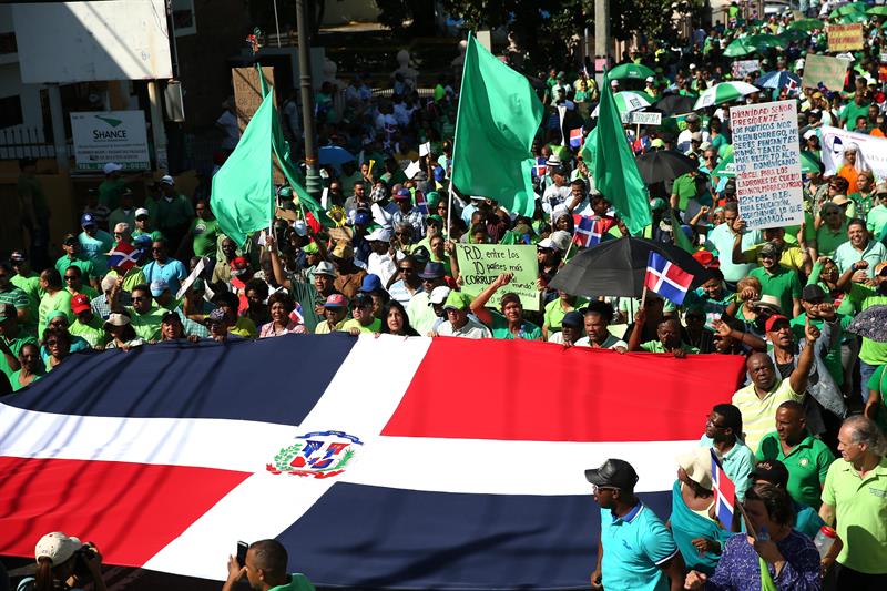 La marcha partió a las 10:00 hora local desde la confluencia de las avenidas Máximo Gómez con 27 de Febrero, hasta la Plaza Independencia.