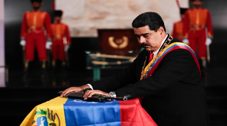 El presidente Nicolás Maduro entregó la Orden Libertadores y Libertadoras de Venezuela en su primera clase, post mortem, al líder revolucionario Fabricio Ojeda, durante el homenaje en el Panteón Nacional, donde reposarán sus restos.