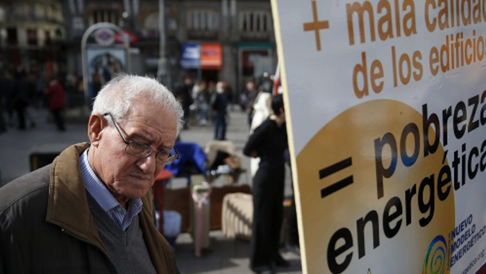 Españoles protestan contra el alza de la energía eléctrica