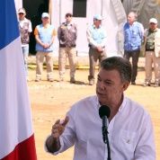 El presidente de Colombia, Juan Manuel Santos, en una visita a una Zona Veredal Transitoria de Normalización en La Venta. 