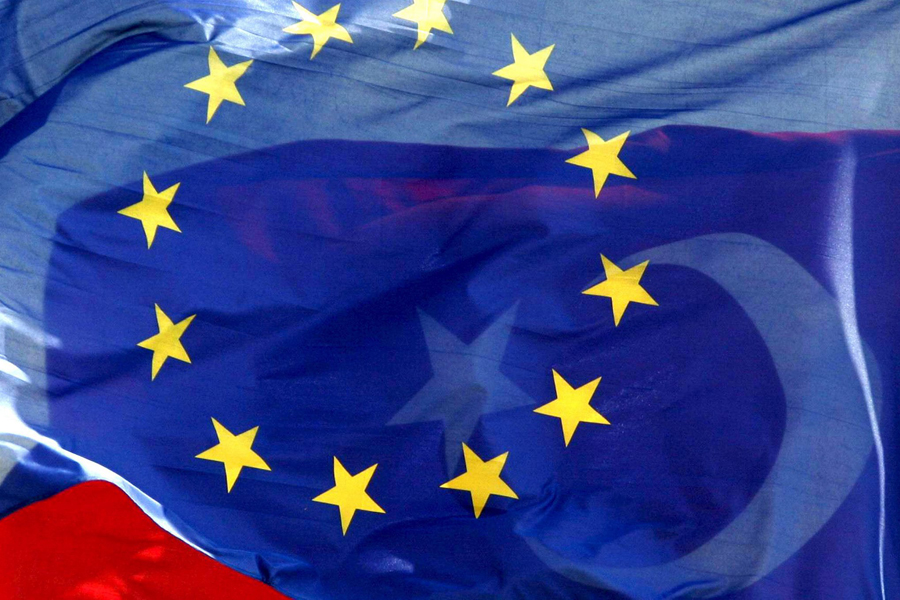 En la última sesión de la Eurocámara en Estrasburgo parlamentarios levantaron su voz contra Trump, quien critica abiertamente el proyecto de la Unión Europea (UE).