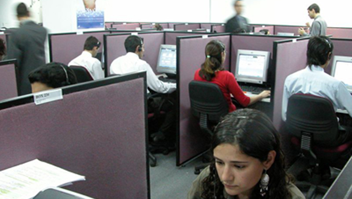 El gremio de call centers denunció que las empresas quieren reducir las horas semanales de trabajo.