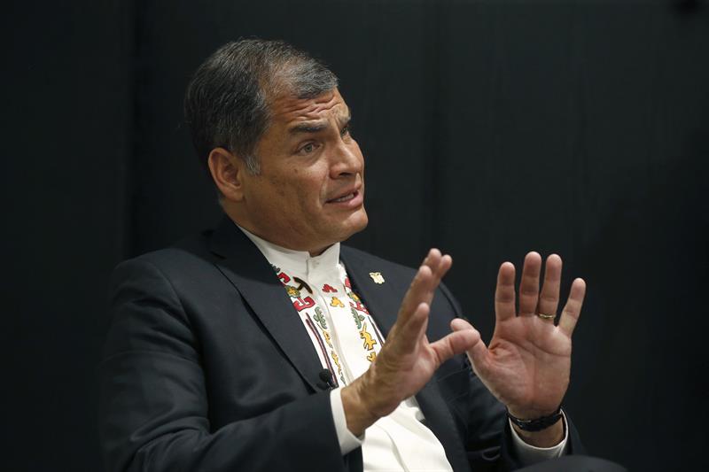 Presidente de Ecuador alerta campaña de desprestigio contra el Gobierno dirigida desde Miami.