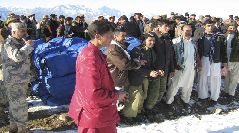 Según las autoridades afganas, el número de muertos por las avalanchas se incrementó este domingo a 108 personas. 