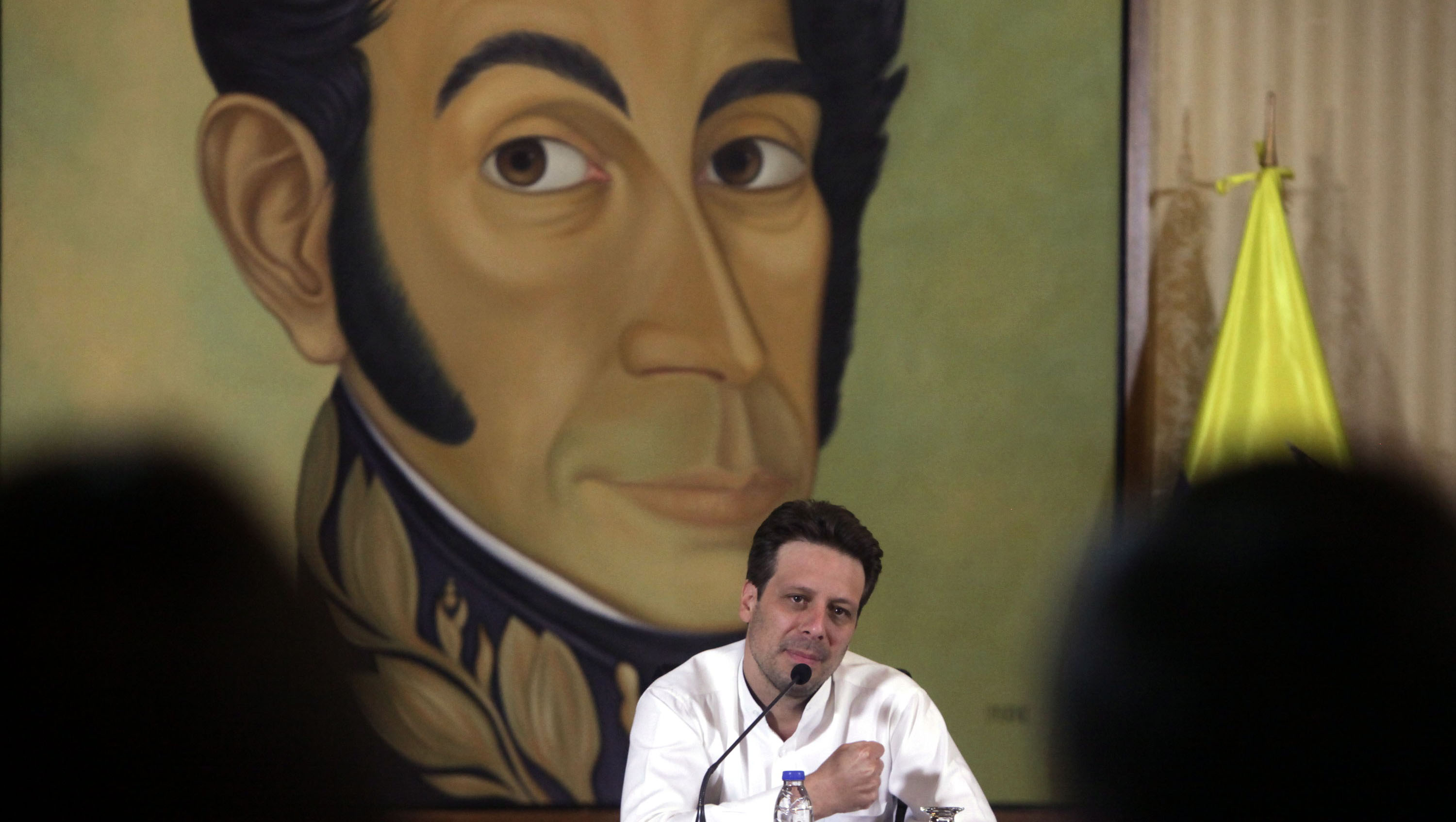 El canciller ecuatoriano estuvo previamente en la Casa Amarilla de Caracas.