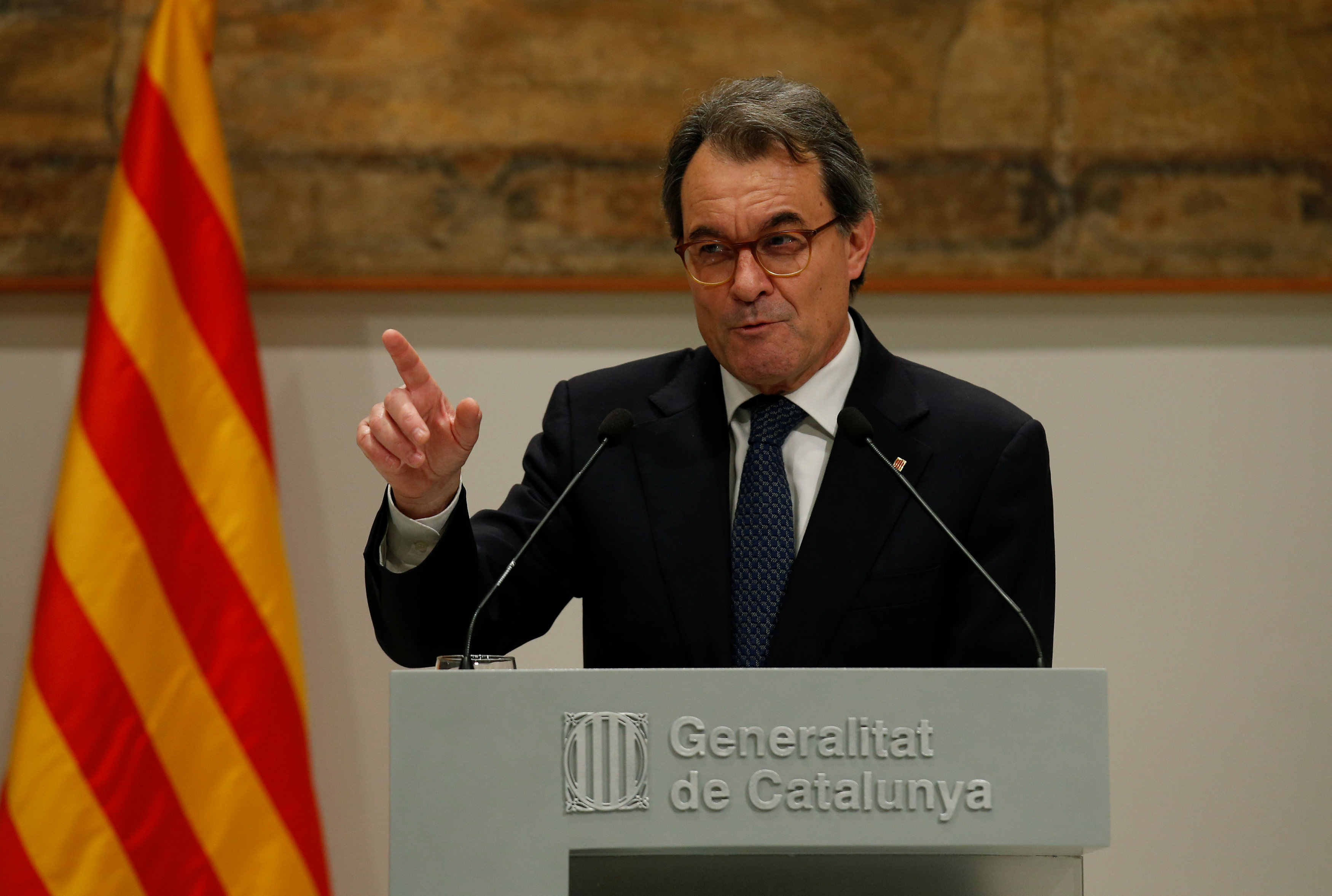 El lunes 6 de febrero inició el juicio contra el expresidente del Gobierno catalán, Artur Mas, por haber realizado la consulta independentista de noviembre de 2014.