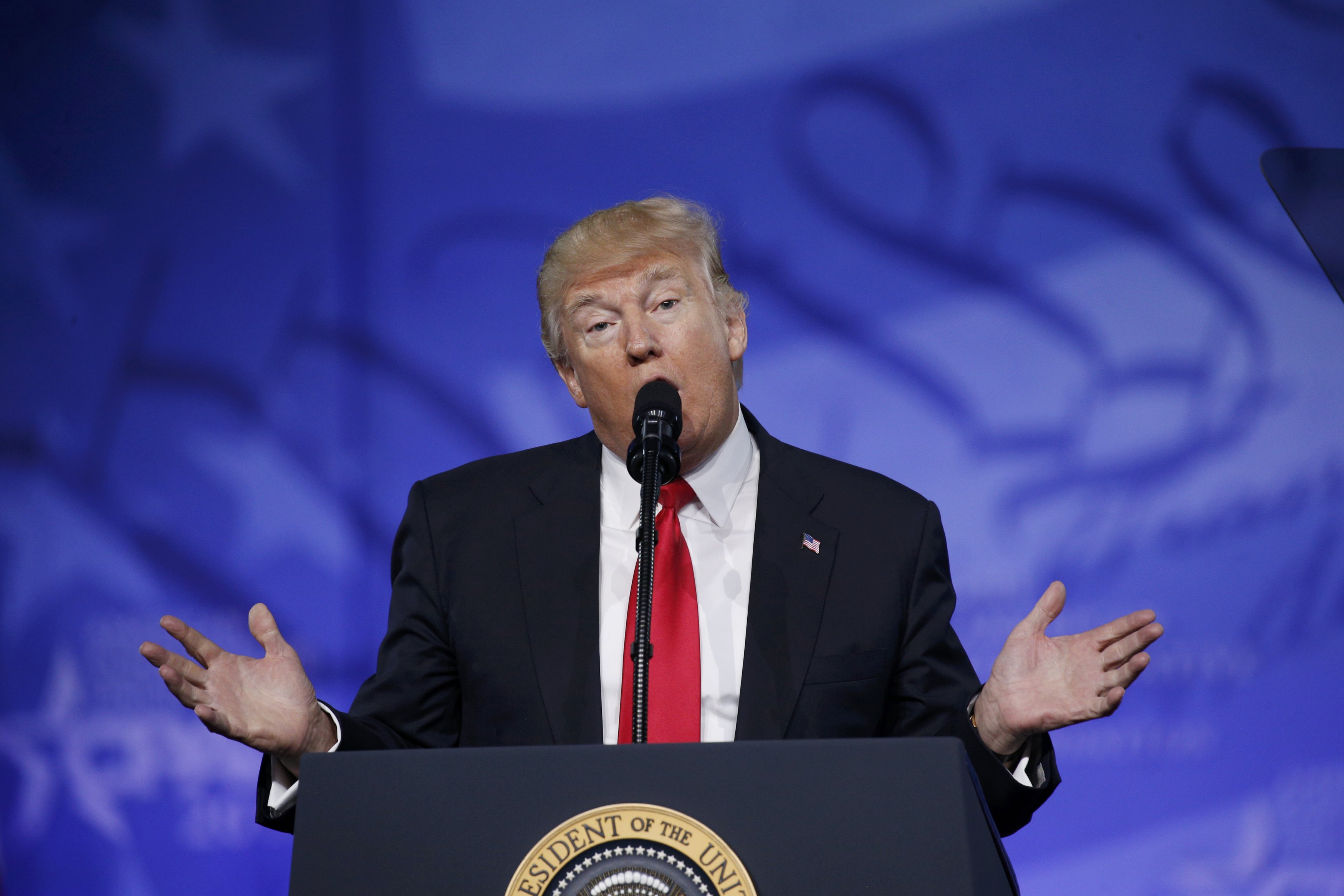 Trump cuestiona a la prensa de EE.UU. por su desequilibrio informativo