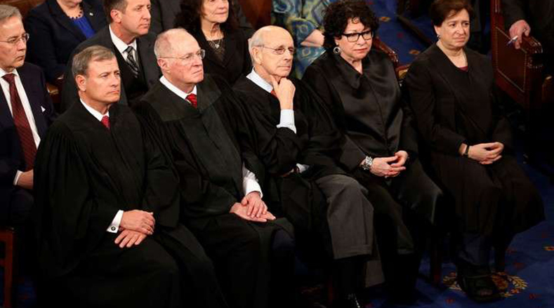 Los jueces de la Corte Suprema estuvieron entre los asistentes al discurso de Trump.