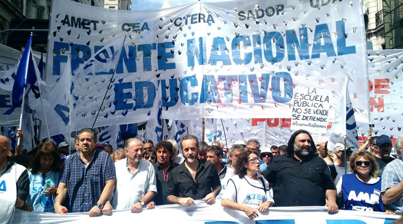 Este lunes convocaron a paro cinco federaciones docentes para exigir mejores condiciones laborales y salariales.