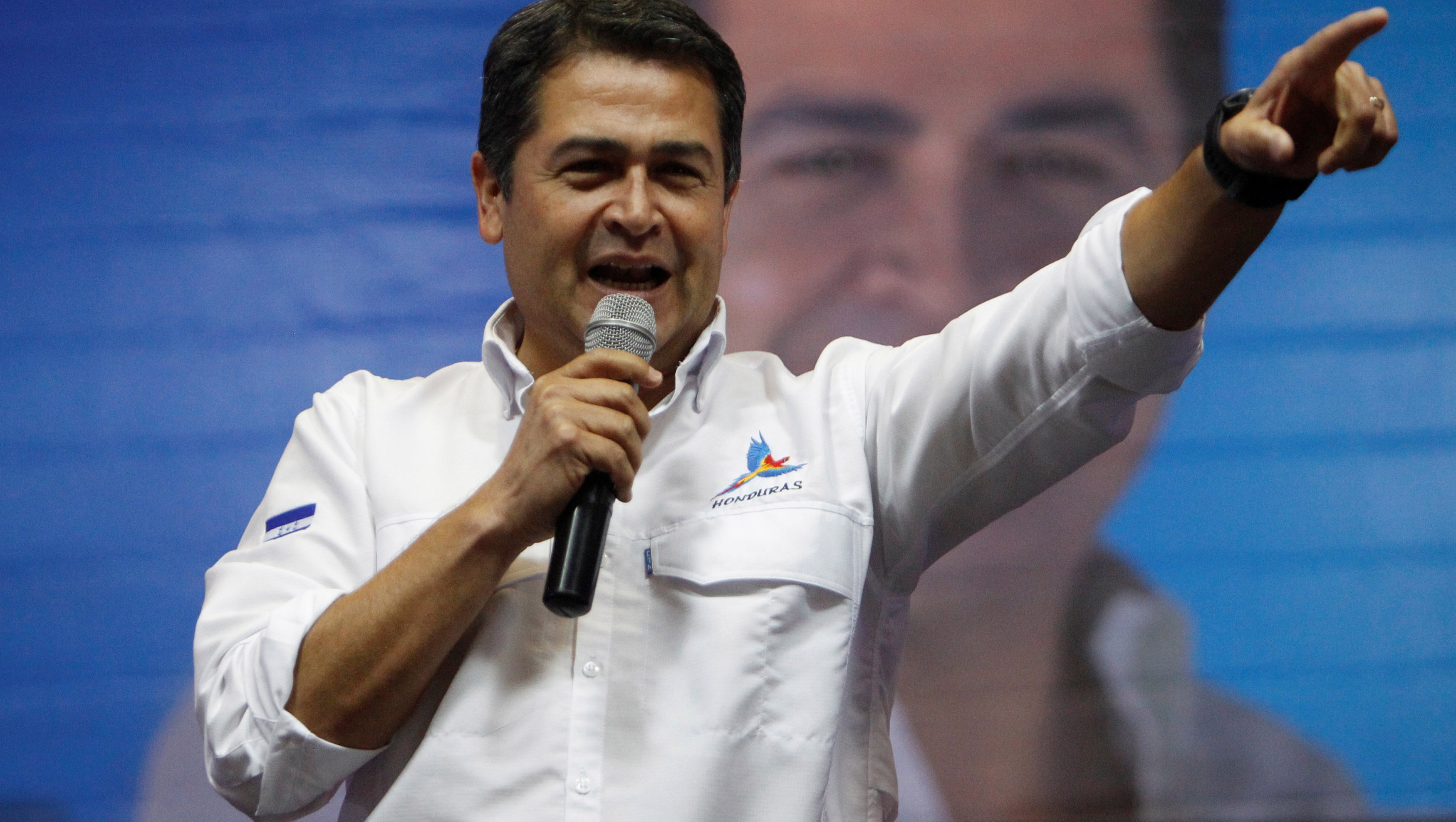 Desde Tegucigalpa Hernández celebró su triunfo consumado con más del 90 por ciento de los votos.