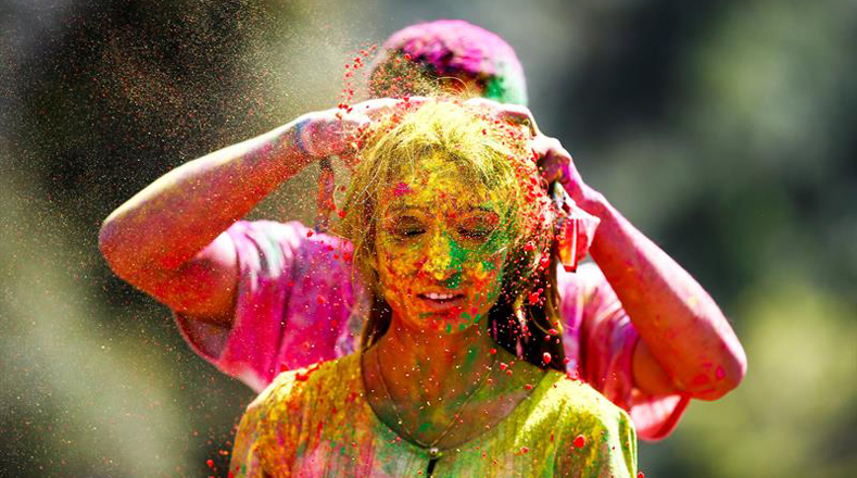 La India celebra el Festival colorido de Holi