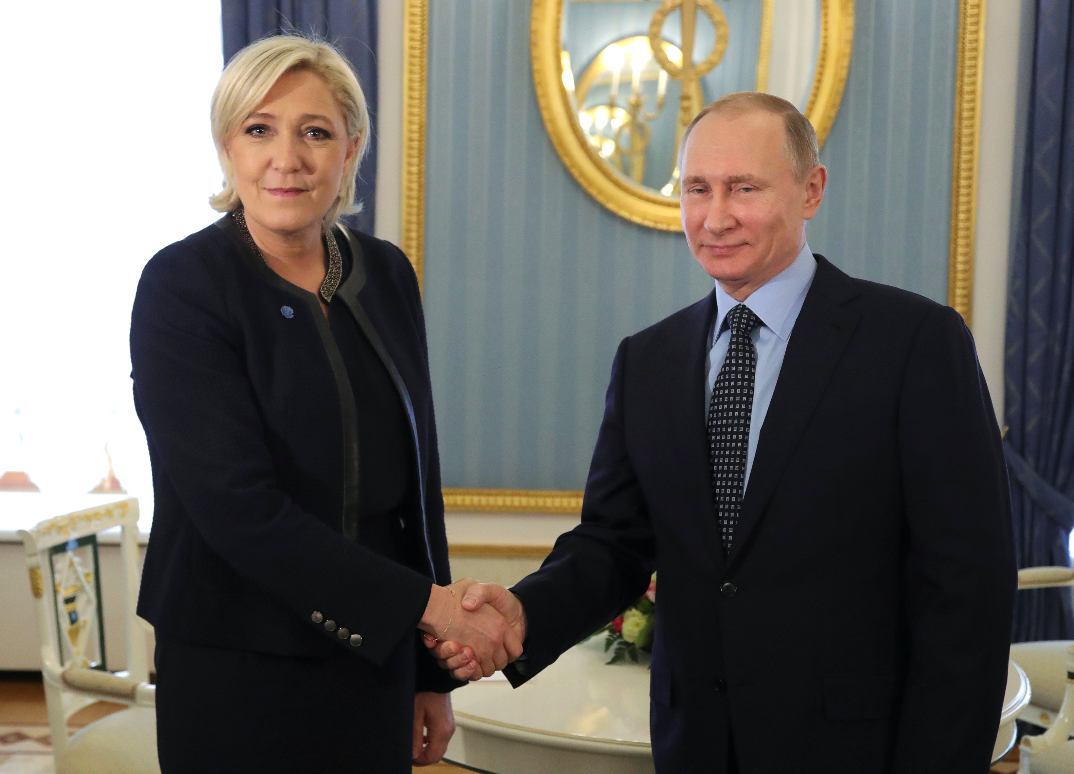 Le Pen dijo que se opone a la lista negra de la UE que prohíbe a ciudadanos rusos, incluidos legisladores, entrar en los países miembros.