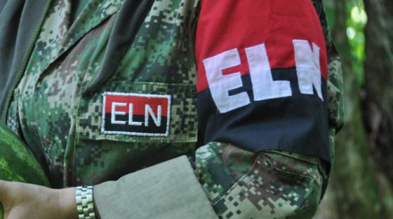 Siete hombres armados supuestamente utilizaron brazaletes del ELN durante el ataque.