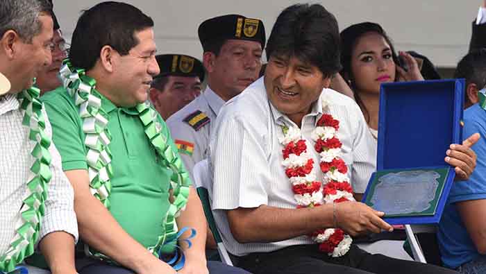El presidente Evo Morales entregó este lunes el estadio provincial de fútbol en el municipio de Yacuiba, departamento de Tarija.