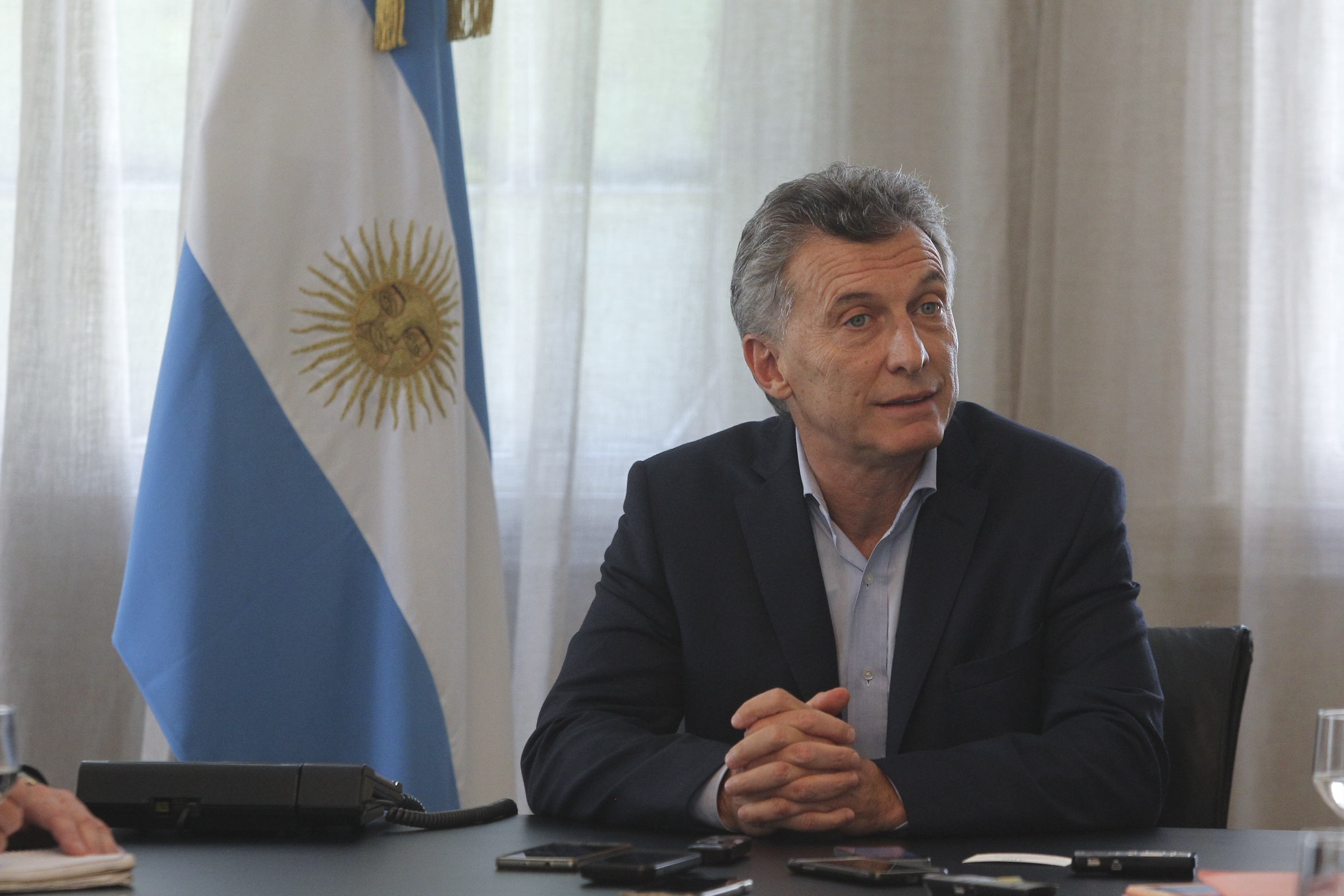 Macri intenta recuperar la imagen de su gobierno luego de los escandalosos casos del Correo Argentino y la aerolínea Avianca.