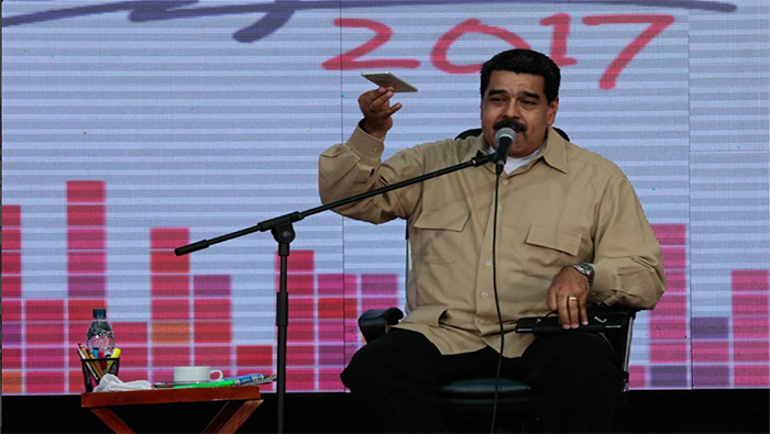 El mandatario ratificó la vigencia de los poderes en Venezuela, que actúan ajustados 